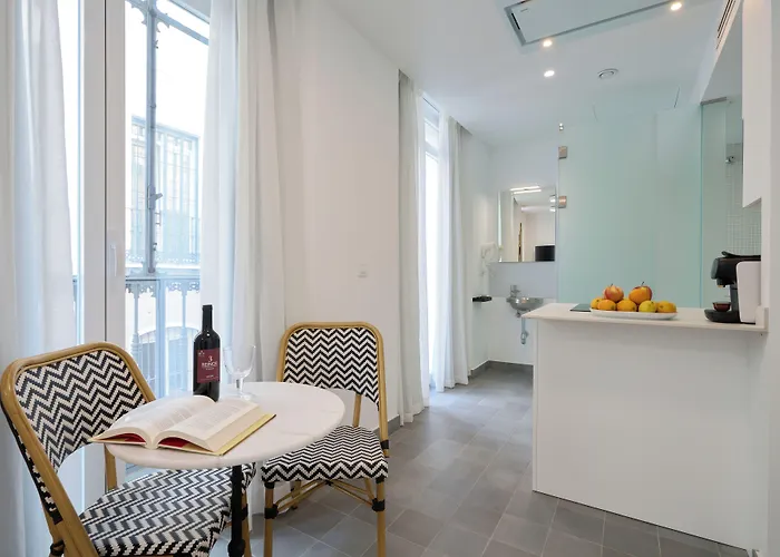 Aparthotel Naranjas y Limones, by Homing U Sevilla